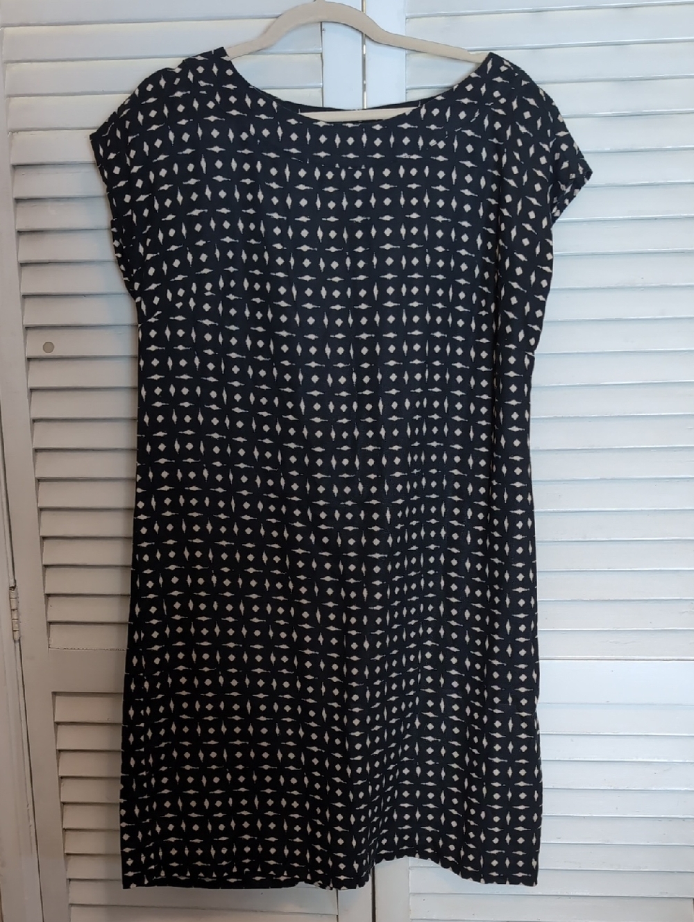 J Jill 100% Linene Black and Cream Geometric Shift Dress